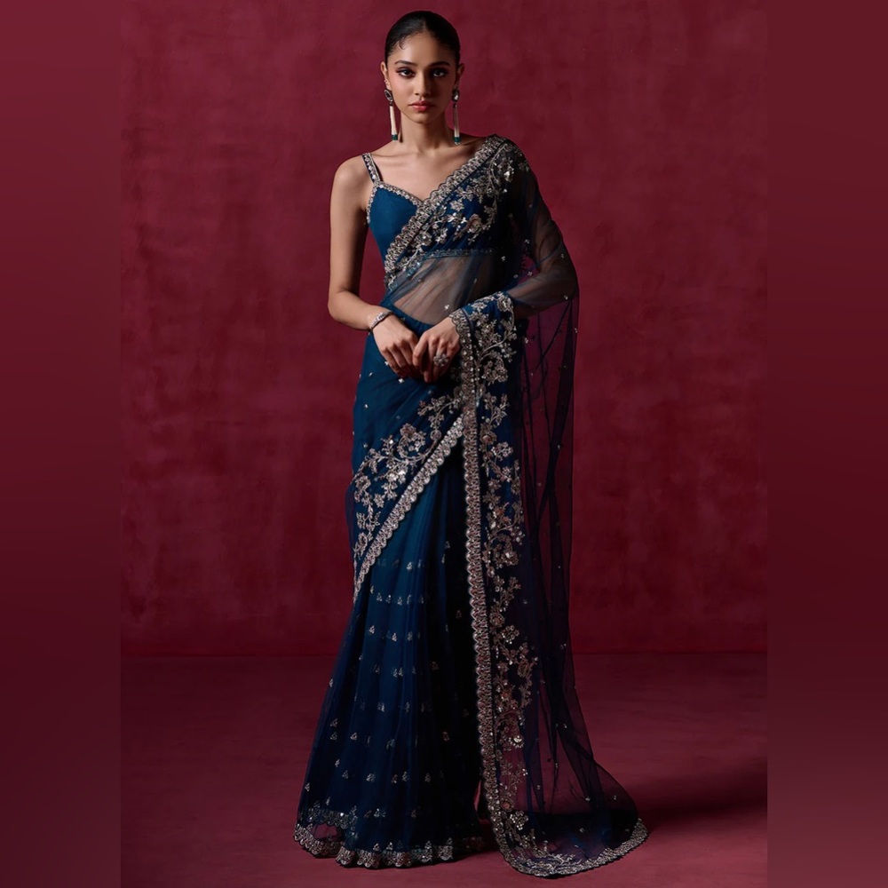 Lashkaraa Blue Embroidered Net Saree Top34